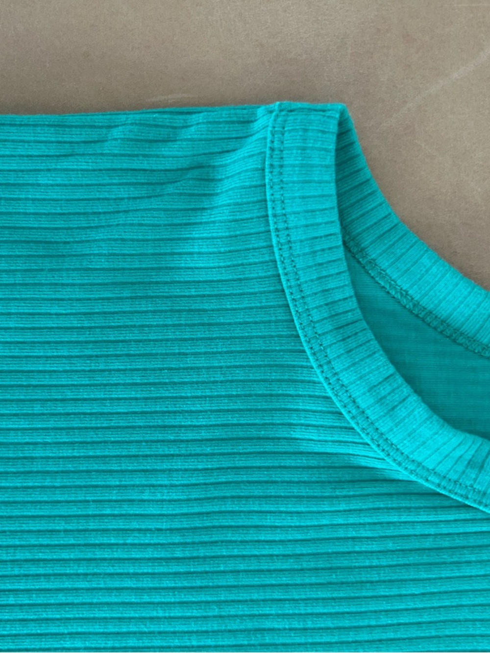 Gap Women’s High Neck Ribbed Tank
Delux Kelly Green
Large - Picture 6 of 10